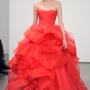 A tendência é casar com vestido de noiva vermelho: inspirações da coleção “Mei Meng” por Vera Wang